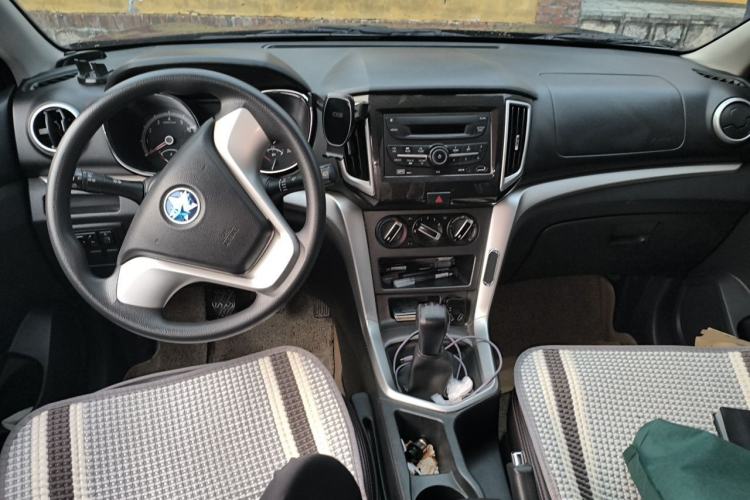 Used Venucia T70 2015 1.6L Manual Ruixing Edition Center Console