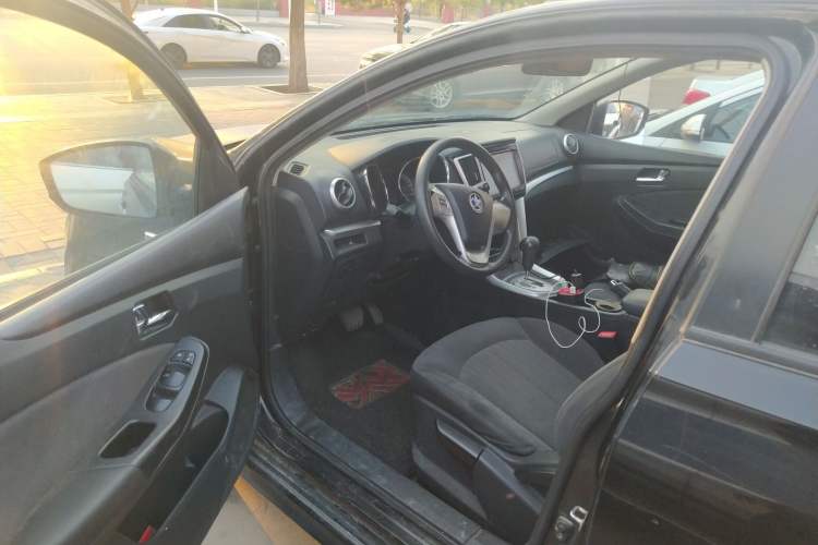 Used Venucia T70 2015 2.0L CVT Smart Choice Edition Driver Seat