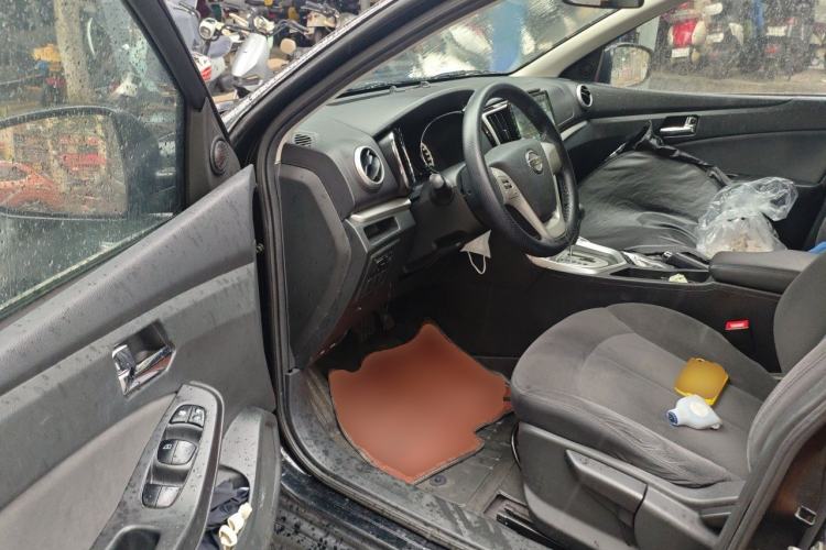 Used Venucia T70 2015 2.0L CVT Smart Choice Edition Driver Seat