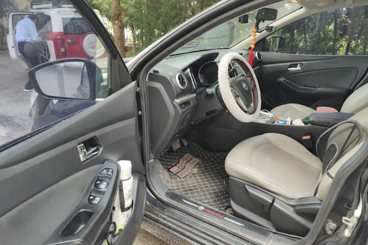 Used Venucia T70 2015 2.0L CVT Smart Edition Driver Seat