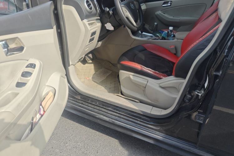 Used Venucia T70 2015 2.0L CVT Smart Edition Driver Seat