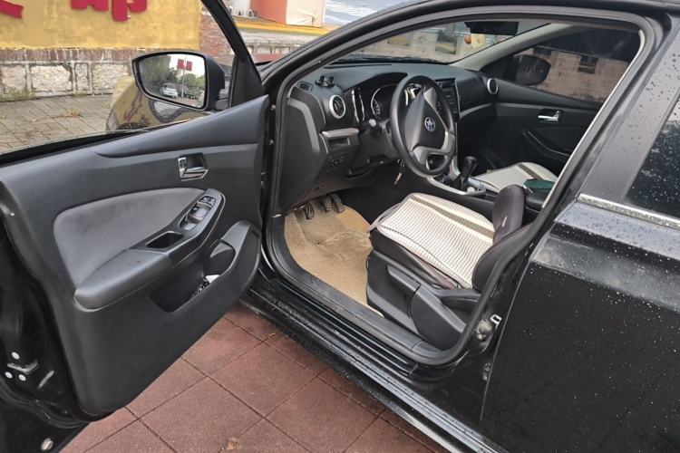 Used Venucia T70 2015 1.6L Manual Ruixing Edition Driver Seat