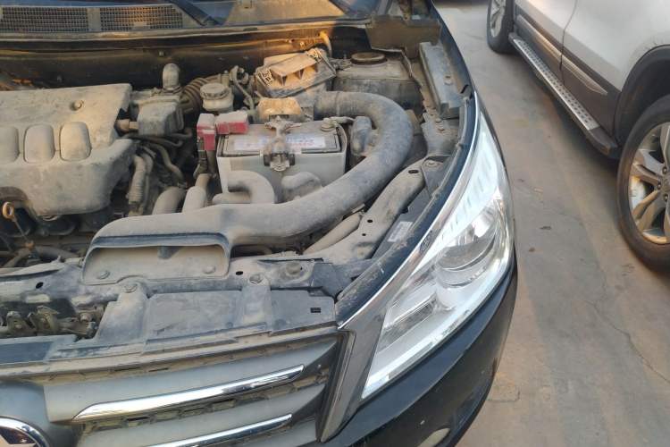 Used Venucia T70 2015 2.0L CVT Smart Choice Edition Engine Bay Left