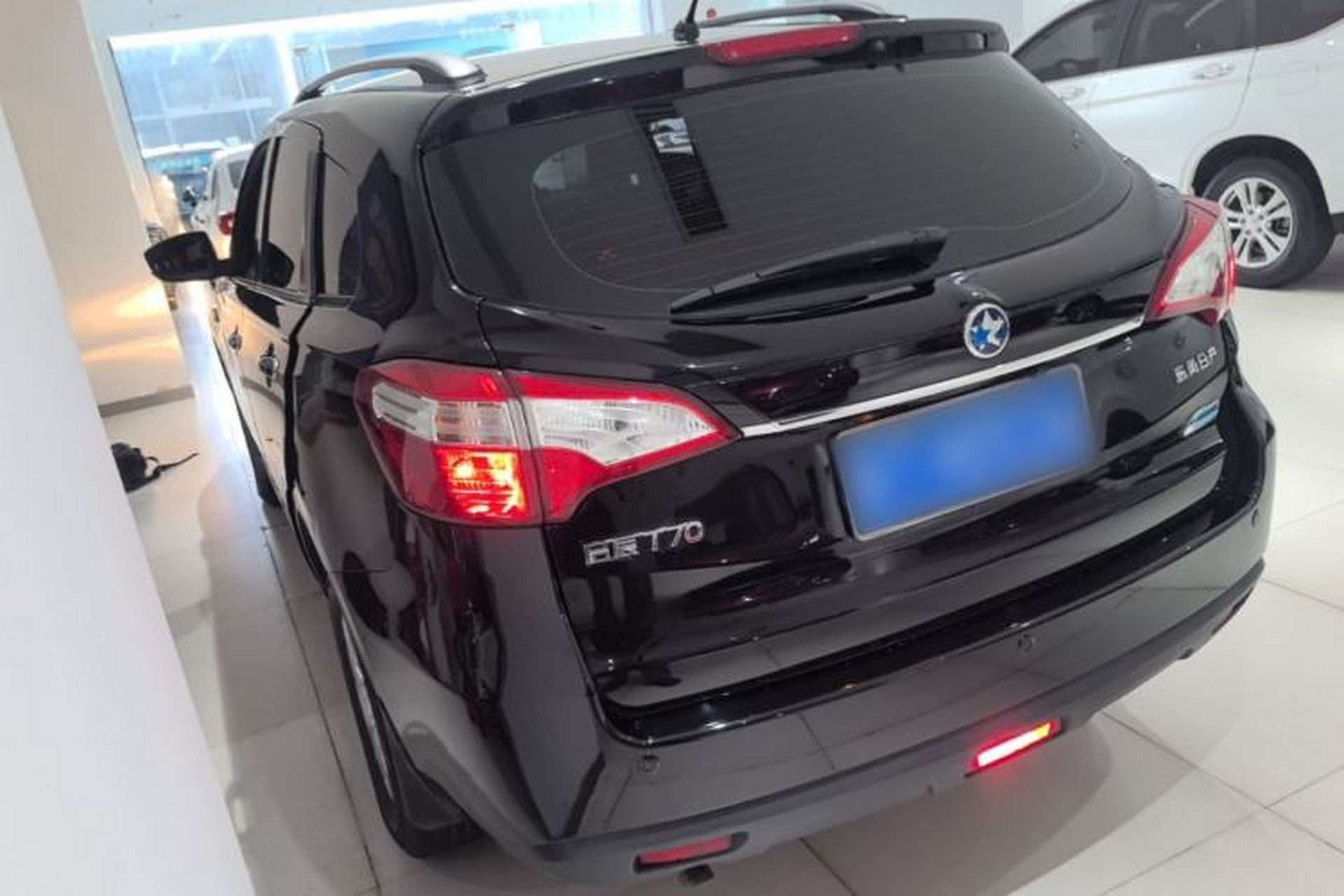 Used Venucia T70 2015 2.0L CVT Smart Choice Edition Exterior 2
