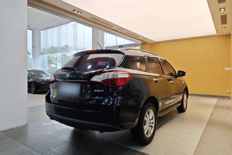 Used Venucia T70 2015 2.0L CVT Smart Choice Edition Exterior 2