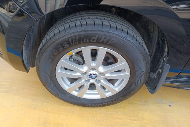 Used Venucia T70 2015 2.0L CVT Smart Choice Edition Exterior 3