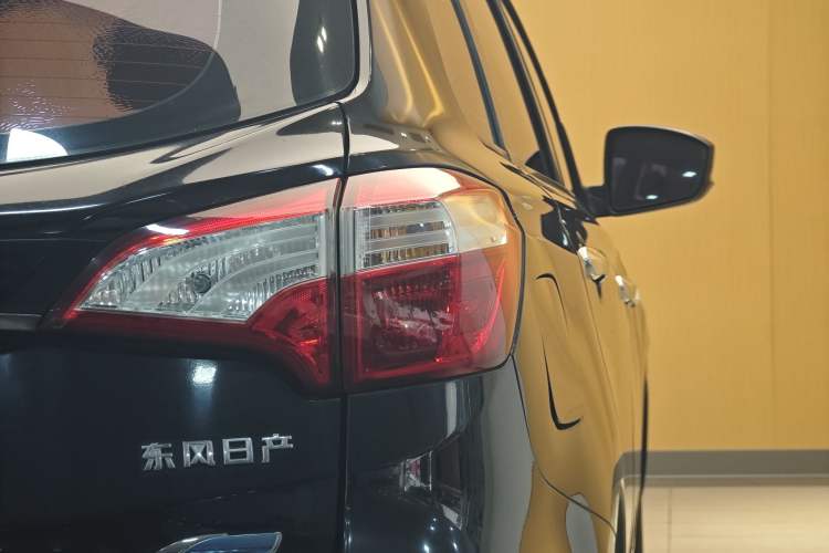 Used Venucia T70 2015 2.0L CVT Smart Choice Edition Exterior 3