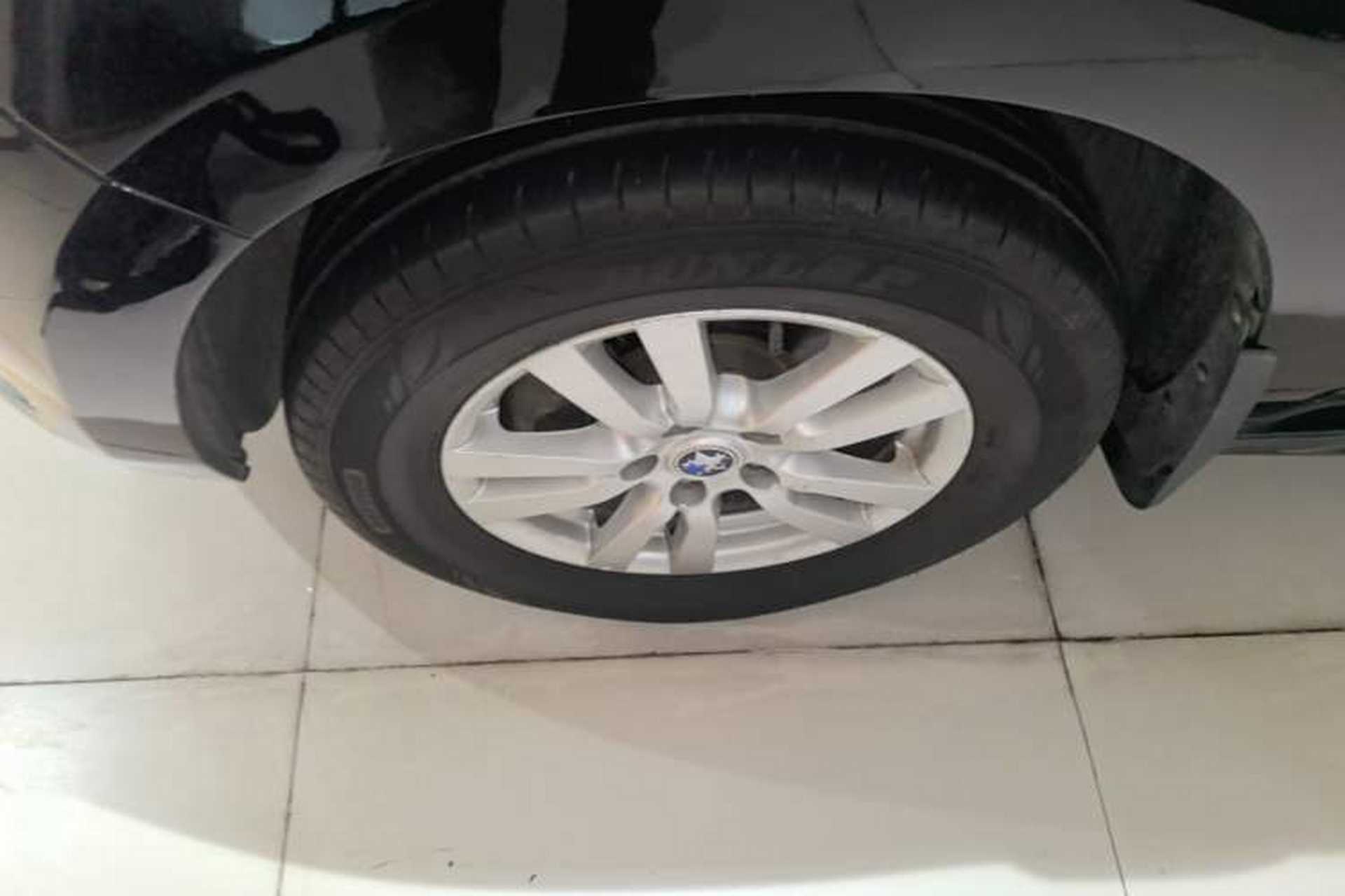 Used Venucia T70 2015 2.0L CVT Smart Choice Edition Exterior 4