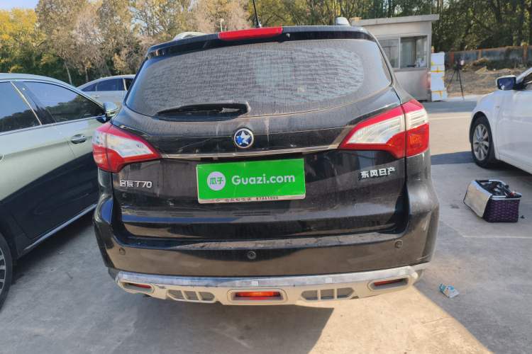 Used Venucia T70 2015 2.0L Manual RuiQu Version Exterior 4