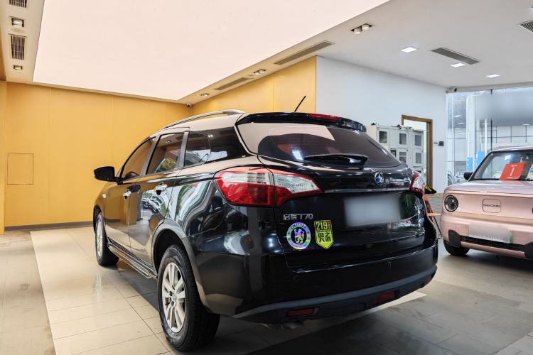 Used Venucia T70 2015 2.0L CVT Smart Choice Edition Exterior 5