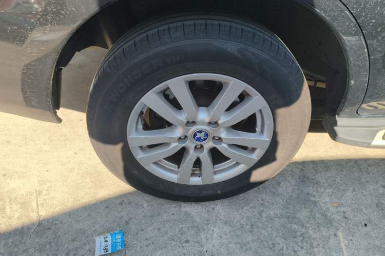 Used Venucia T70 2015 2.0L Manual RuiQu Version Exterior 8