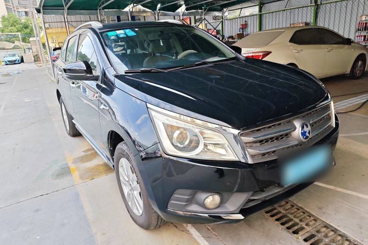Used Venucia T70 2015 2.0L CVT Smart Edition Front Right 45 Deg