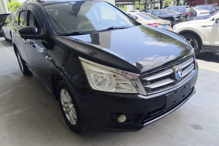 Used Venucia T70 2015 2.0L CVT Smart Choice Edition Front Right 45 Deg