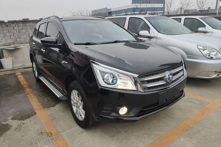 Used Venucia T70 2015 2.0L CVT Smart Edition Front Right 45 Deg