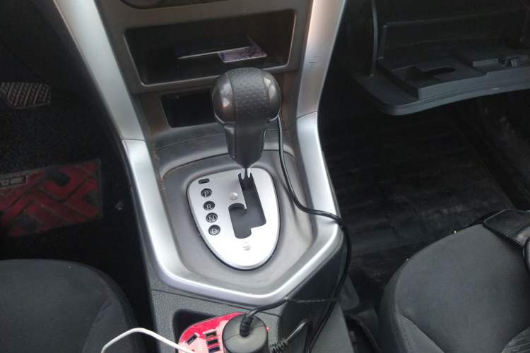Used Venucia T70 2015 2.0L CVT Smart Choice Edition Gear Lever