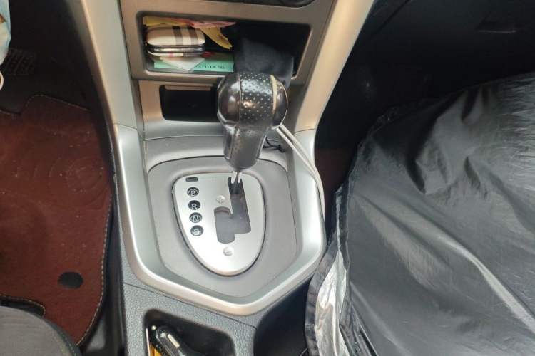 Used Venucia T70 2015 2.0L CVT Smart Choice Edition Gear Lever