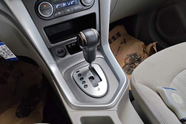 Used Venucia T70 2015 2.0L CVT Smart Edition Gear Lever
