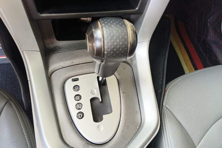 Used Venucia T70 2015 2.0L CVT Smart Choice Edition Gear Lever