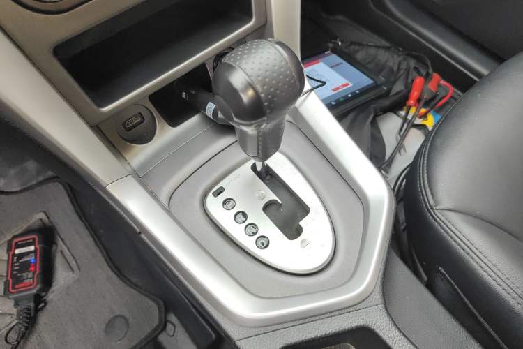 Used Venucia T70 2015 2.0L CVT Smart Edition Gear Lever