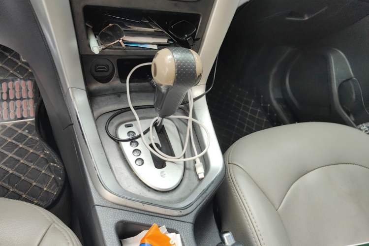 Used Venucia T70 2015 2.0L CVT Smart Edition Gear Lever