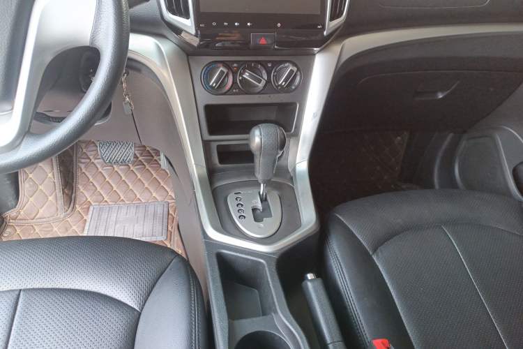 Used Venucia T70 2015 2.0L CVT Smart Choice Edition Gear Lever