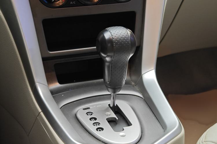 Used Venucia T70 2015 2.0L CVT Smart Choice Edition Gear Lever