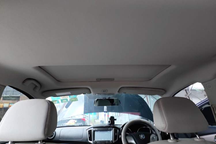 Used Venucia T70 2015 2.0L CVT Smart Edition Headliner
