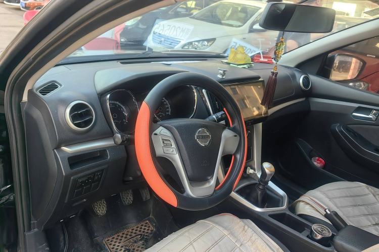 Used Venucia T70 2015 2.0L Manual RuiQu Version Interior 2