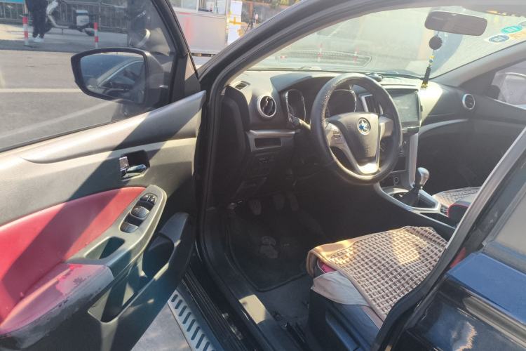 Used Venucia T70 2015 2.0L Manual RuiQu Version Interior 3