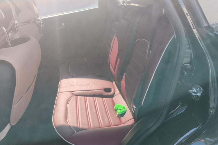 Used Venucia T70 2015 2.0L Manual RuiQu Version Interior 4