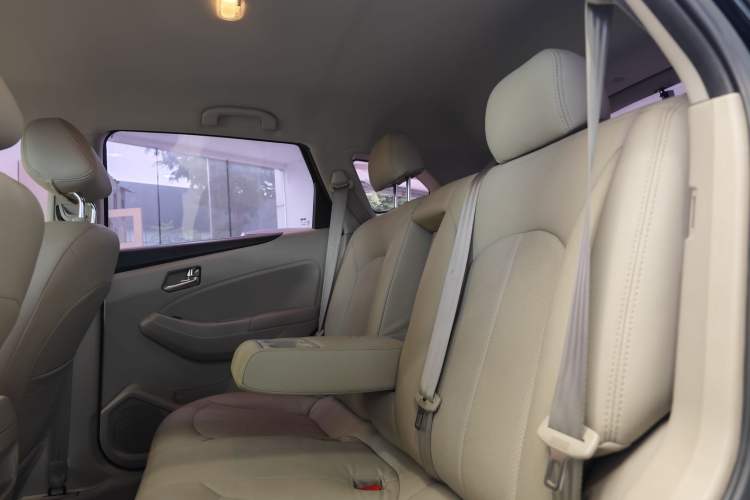 Used Venucia T70 2015 2.0L CVT Smart Choice Edition Interior 7