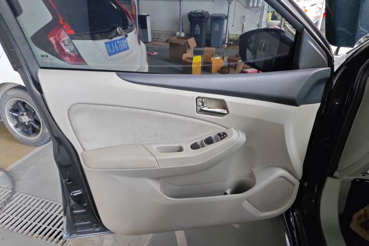 Used Venucia T70 2015 2.0L CVT Smart Edition Left Front Door Interior
