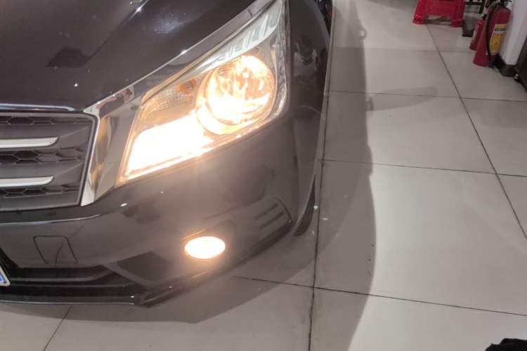 Used Venucia T70 2015 2.0L CVT Smart Choice Edition Left Front Headlight