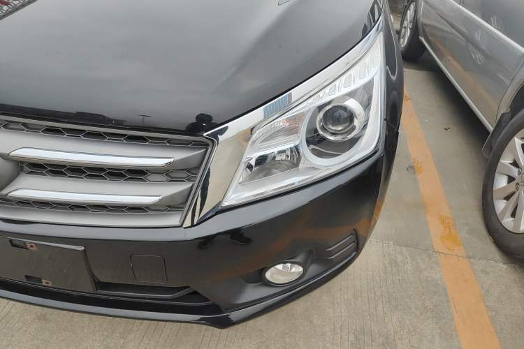 Used Venucia T70 2015 2.0L CVT Smart Edition Left Front Headlight