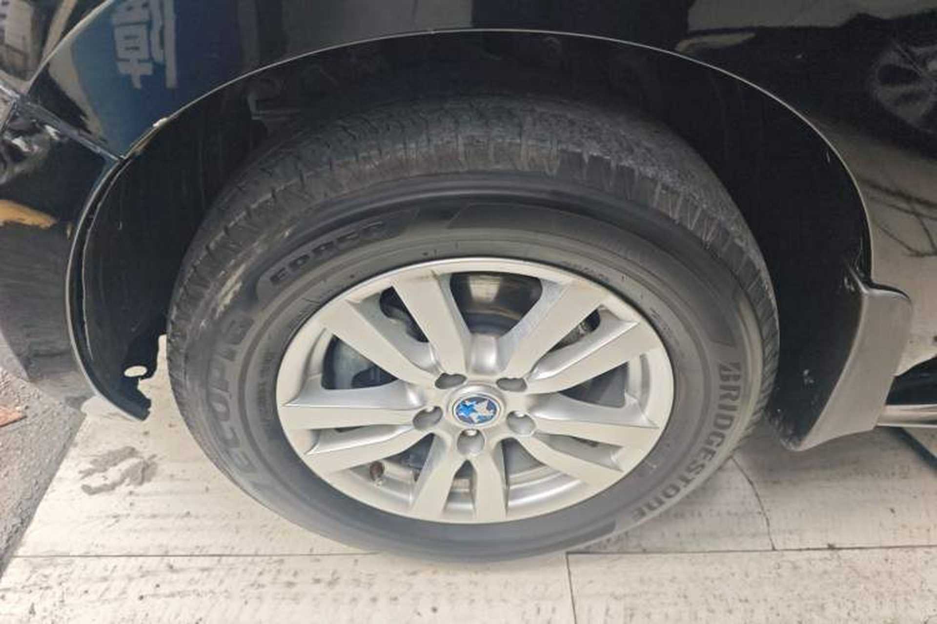 Used Venucia T70 2015 2.0L CVT Smart Choice Edition Left Front Wheel Hub