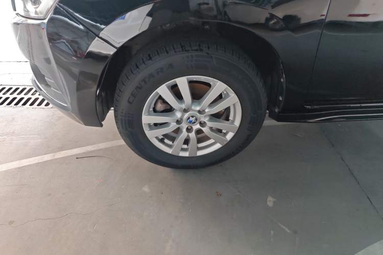 Used Venucia T70 2015 2.0L CVT Smart Edition Left Front Wheel Hub