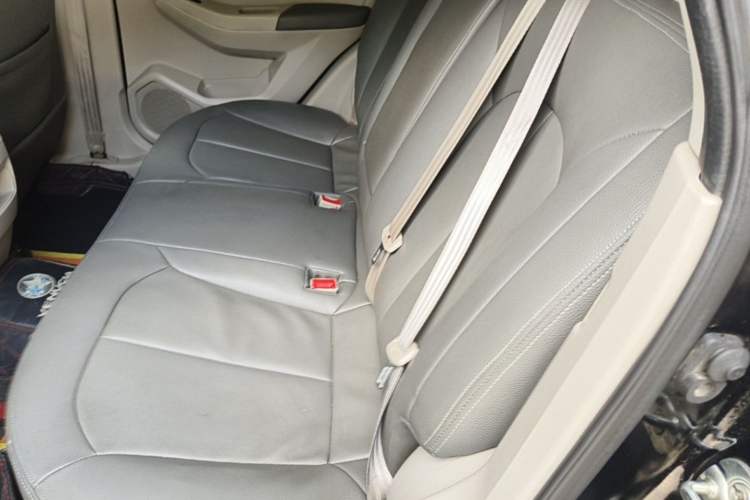 Used Venucia T70 2015 2.0L CVT Smart Choice Edition Left Rear Seat