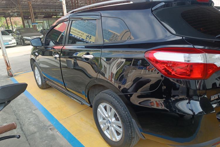 Used Venucia T70 2015 2.0L CVT Smart Choice Edition Left Side
