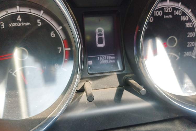 Used Venucia T70 2015 1.6L Manual Ruixing Edition Odometer Close Up
