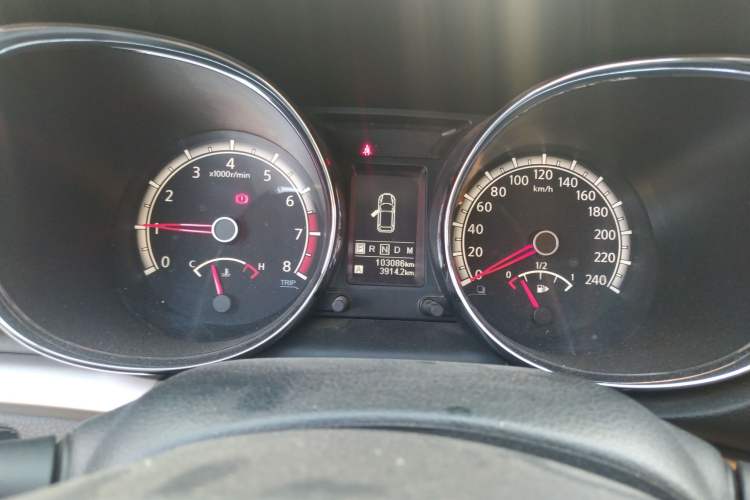 Used Venucia T70 2015 2.0L CVT Smart Choice Edition Odometer Close Up