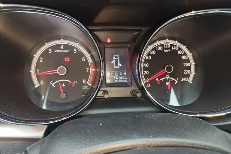 Used Venucia T70 2015 2.0L CVT Smart Choice Edition Odometer Close Up