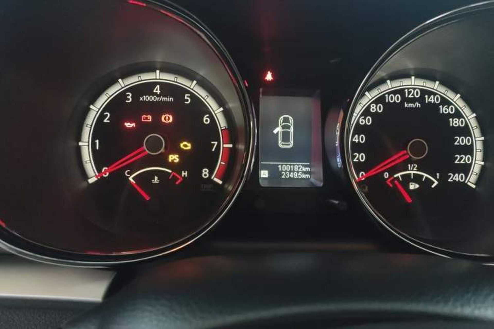 Used Venucia T70 2015 2.0L Manual RuiQu Version Odometer Close Up