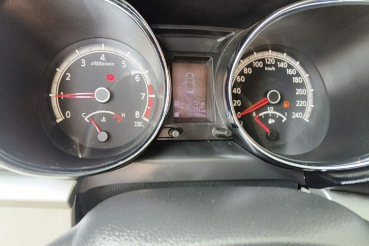 Used Venucia T70 2015 2.0L CVT Smart Choice Edition Odometer Close Up