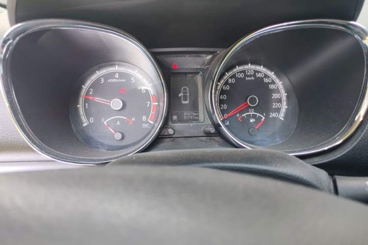 Used Venucia T70 2015 2.0L Manual RuiQu Version Odometer Close Up