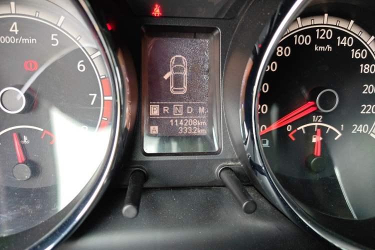 Used Venucia T70 2015 2.0L CVT Smart Edition Odometer Close Up