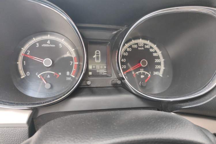 Used Venucia T70 2015 2.0L CVT Smart Edition Odometer Close Up