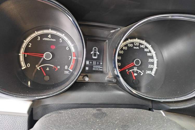 Used Venucia T70 2015 2.0L CVT Smart Choice Edition Odometer Close Up