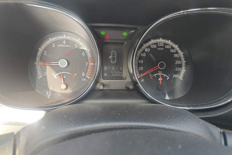Used Venucia T70 2015 2.0L CVT Smart Edition Odometer Close Up