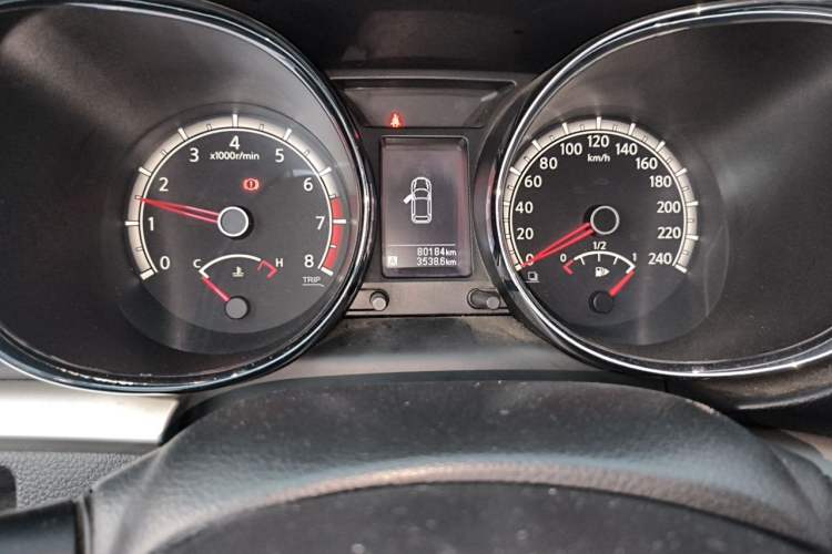 Used Venucia T70 2015 1.6L Manual Ruixing Edition Odometer Close Up