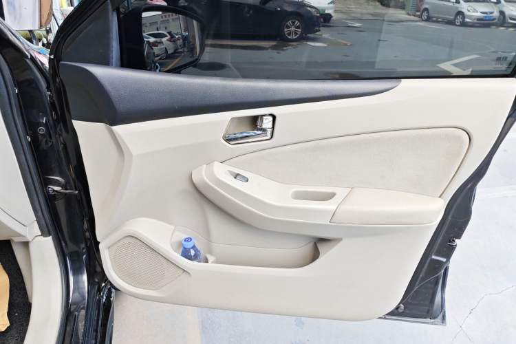 Used Venucia T70 2015 2.0L CVT Smart Edition Right Front Door Interior